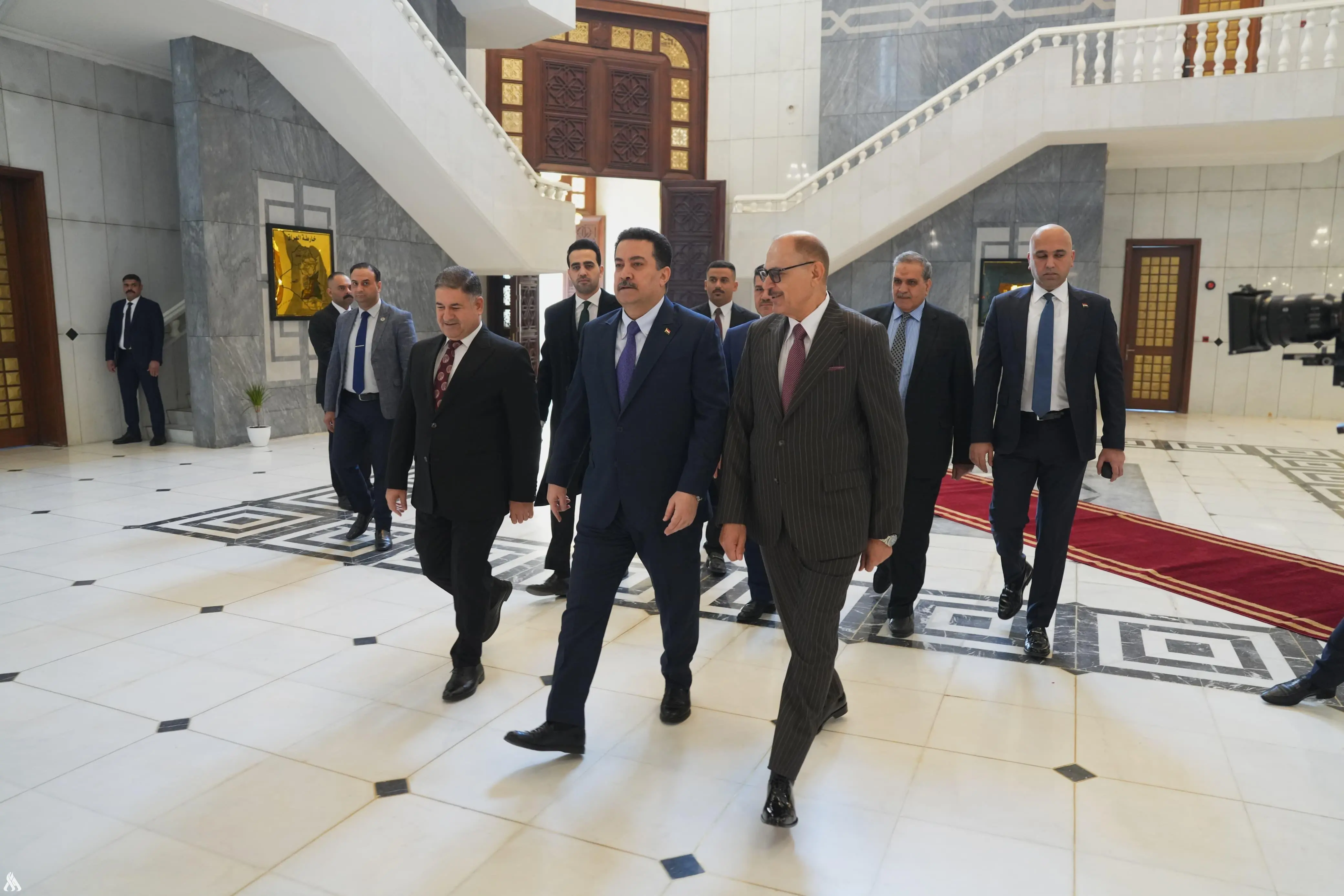 رئيس الوزراء يؤكد على أهمية دعم الحكومة للمحكمة الاتحادية العليا