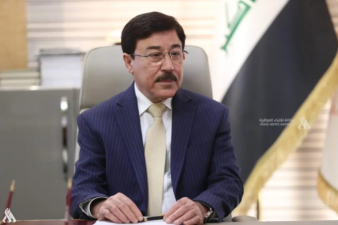 محافظ البنك المركزي: رواتب الموظفين في أمان ولا مخاطر مالية