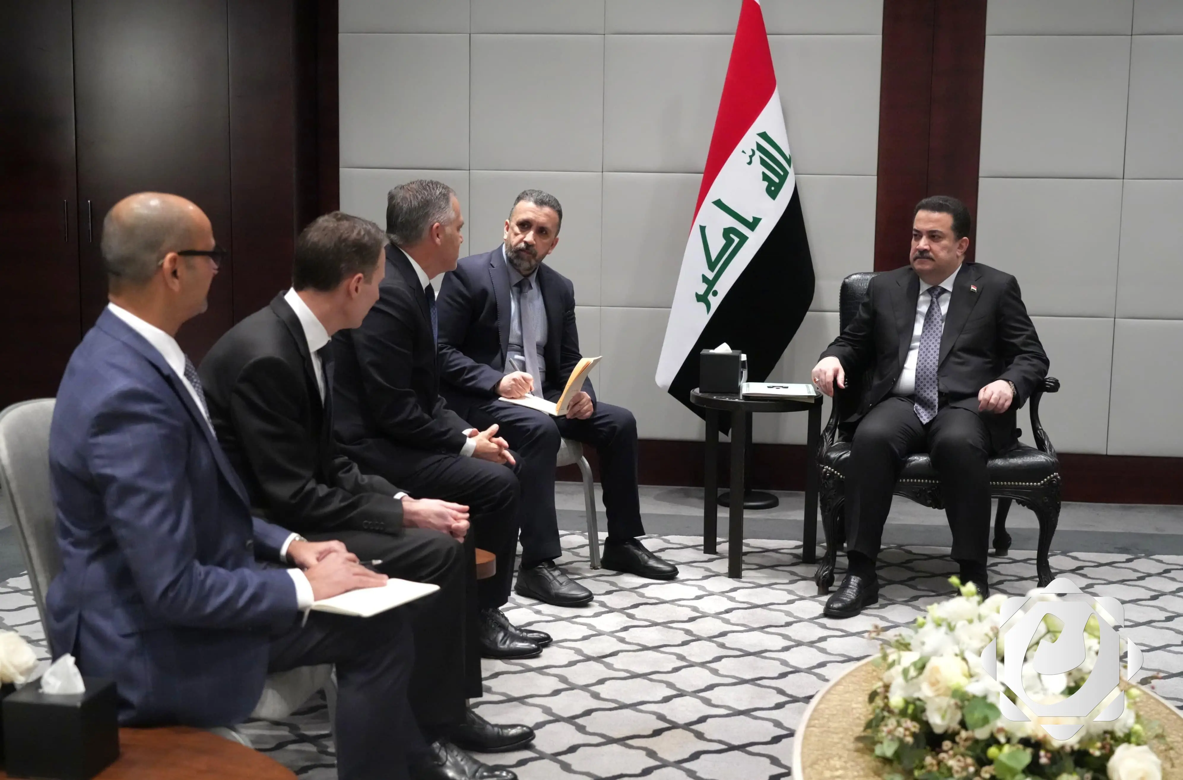 تعزيز التعاون في مشاريع الطاقة: رئيس الوزراء يستقبل وفد جنرال إلكتريك في لندن