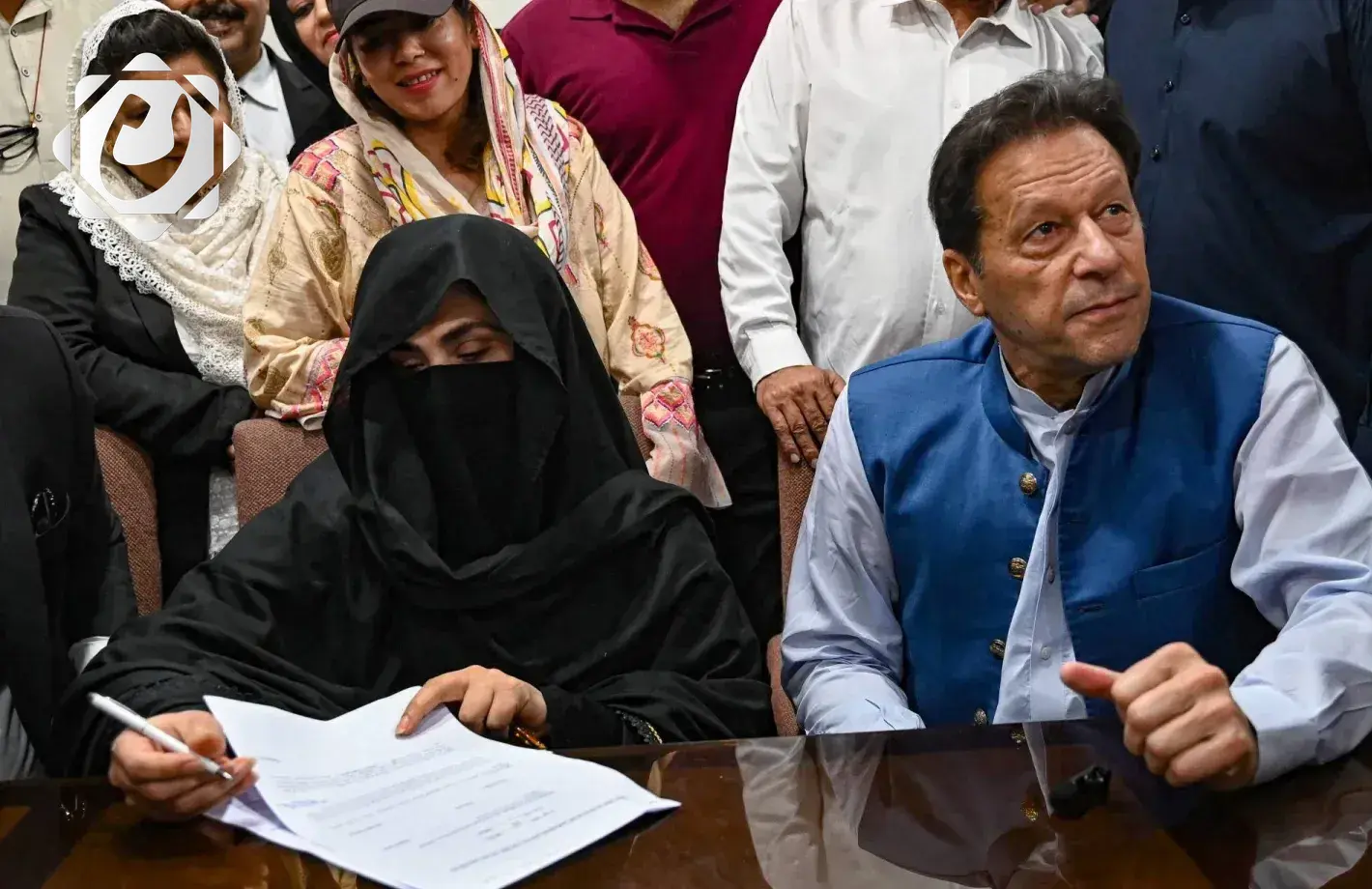 عمران خان: حكم بالسجن 14 عاماً بتهمة الفساد في باكستان