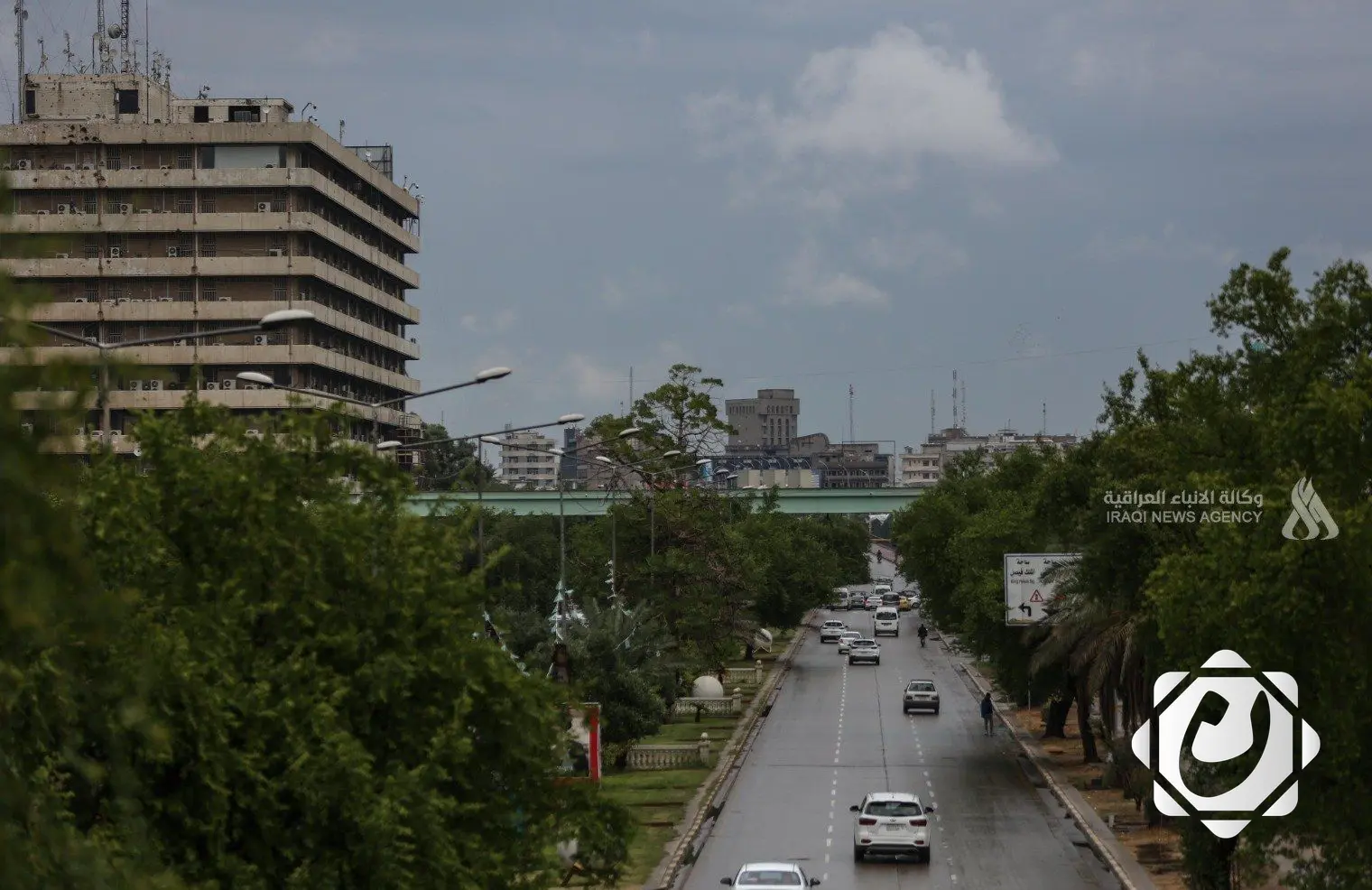 توقعات الطقس: أمطار رعدية وتغيرات في درجات الحرارة في البلاد