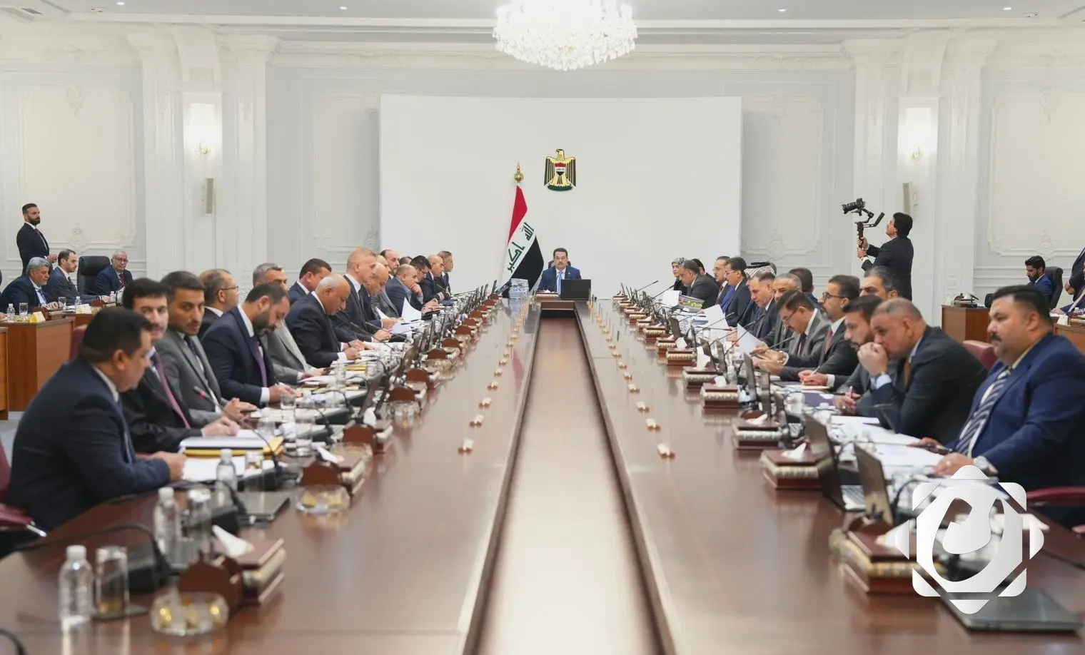 رئيس الوزراء يترأس الجلسة الأولى للهيئة العليا للتنسيق بين المحافظات للعام 2025