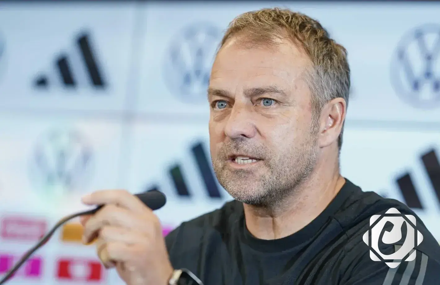 فليك: انتصار تاريخي أمام بنفيكا يعكس قوة برشلونة