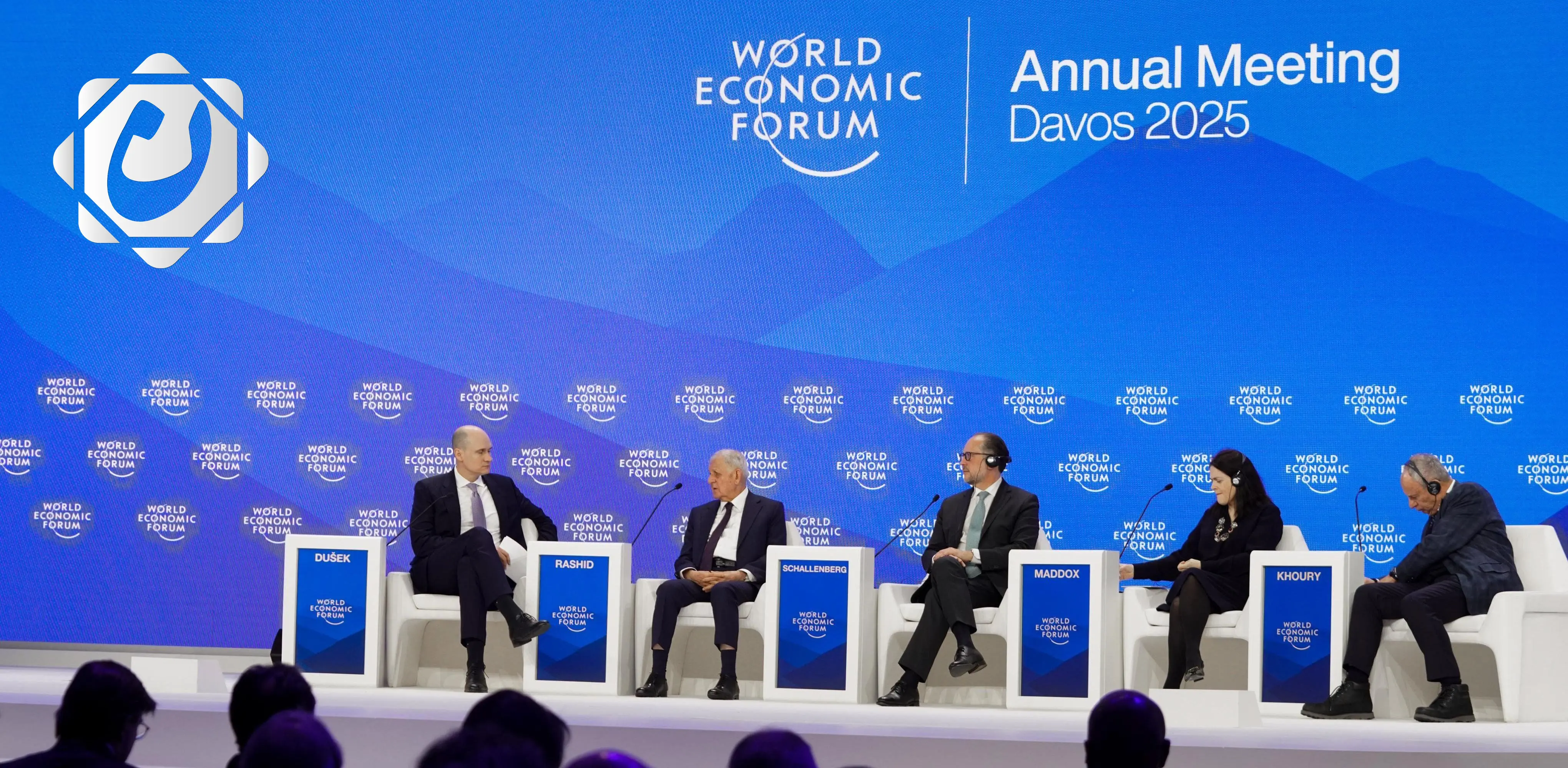 رئيس الجمهورية في دافوس: العراق يرفض التدخلات الخارجية في قراراته السياسية