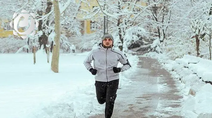 تحذيرات هامة للعدائين: كيف تتجنب مخاطر الجري في الطقس البارد؟