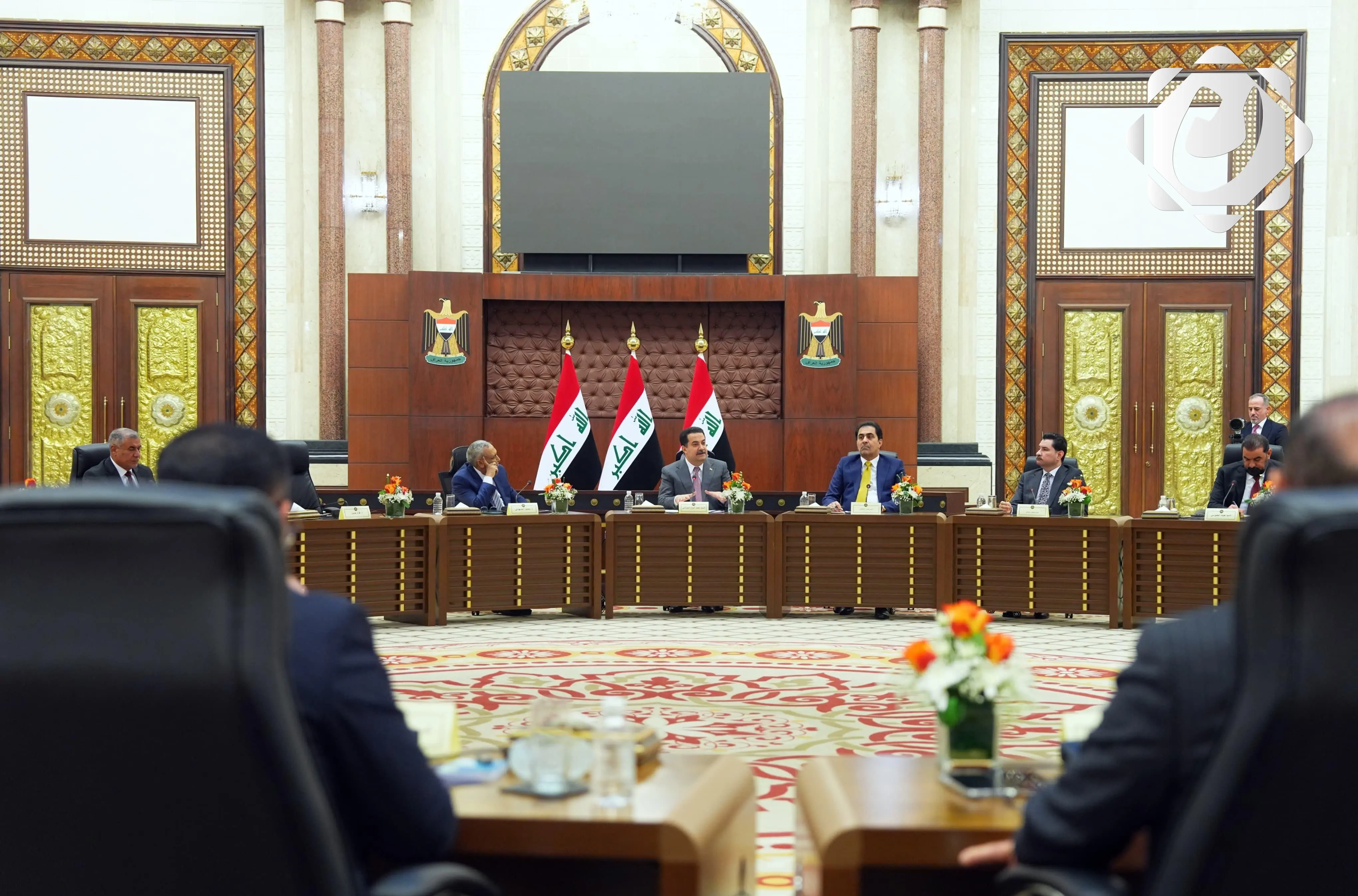 رئيس الوزراء السوداني يتباحث مع الكتل النيابية حول تعديل قانون الموازنة