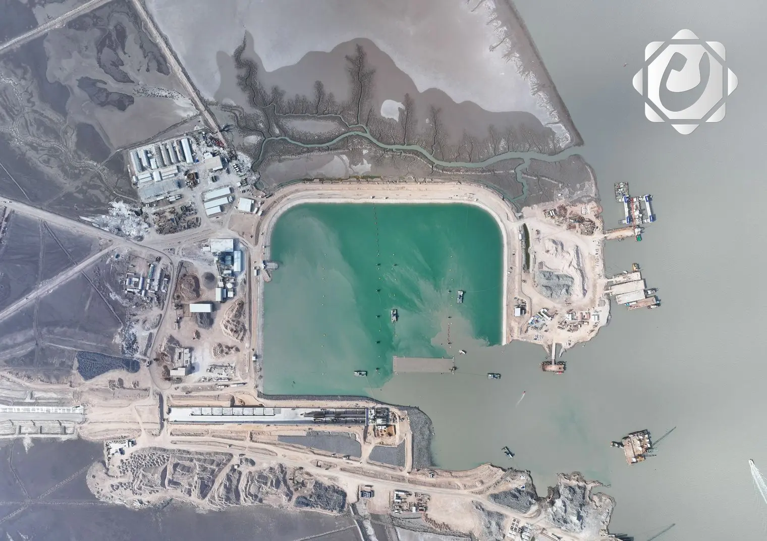 الموانئ تعلن بدء مراحل تعويم النفق المغمور بقناة خور الزبير