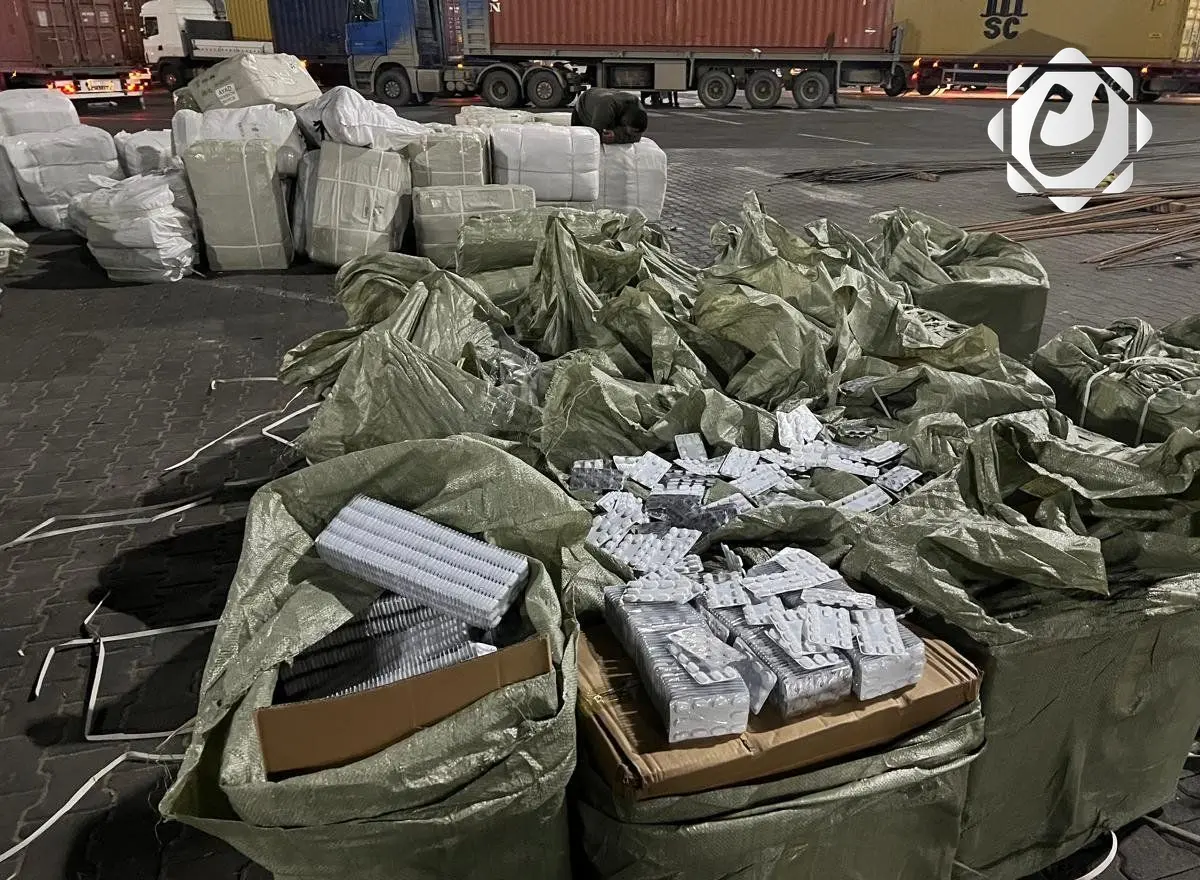 ضبط أدوية ومستلزمات طبية مهربة في ميناء أم قصر الشمالي