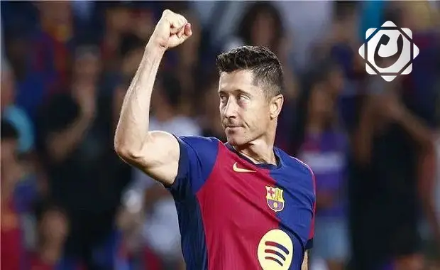 ليفاندوفسكي يسجل إنجازًا تاريخيًا أمام إشبيلية