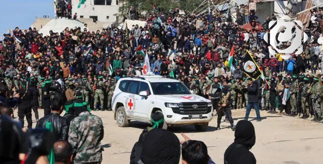 ترامب يلوح بإلغاء وقف إطلاق النار في غزة وحماس ترد