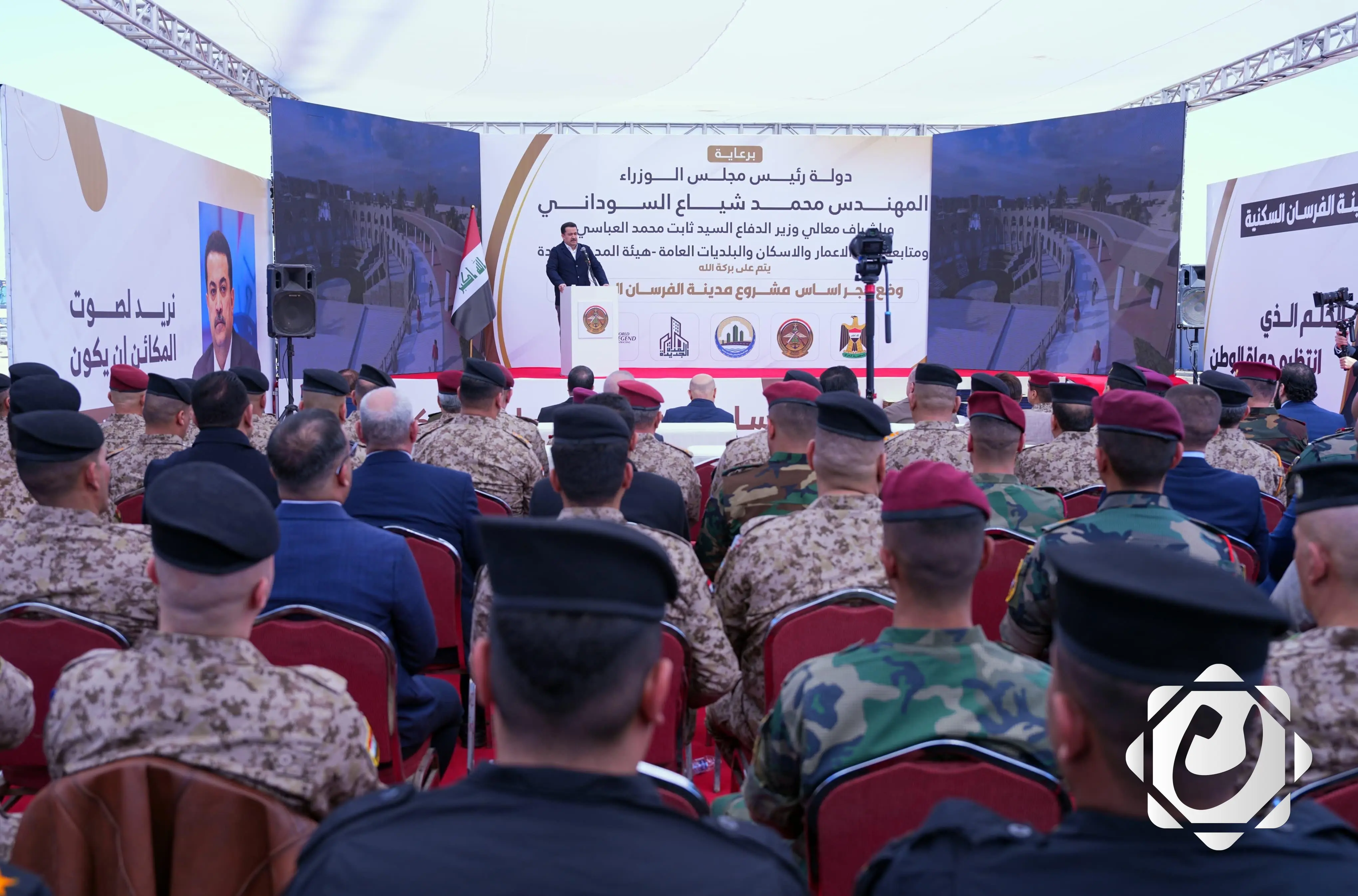 رئيس الوزراء يطلق مشروع الأراضي المخدومة لمنتسبي الدفاع والأجهزة الأمنية في المحافظات