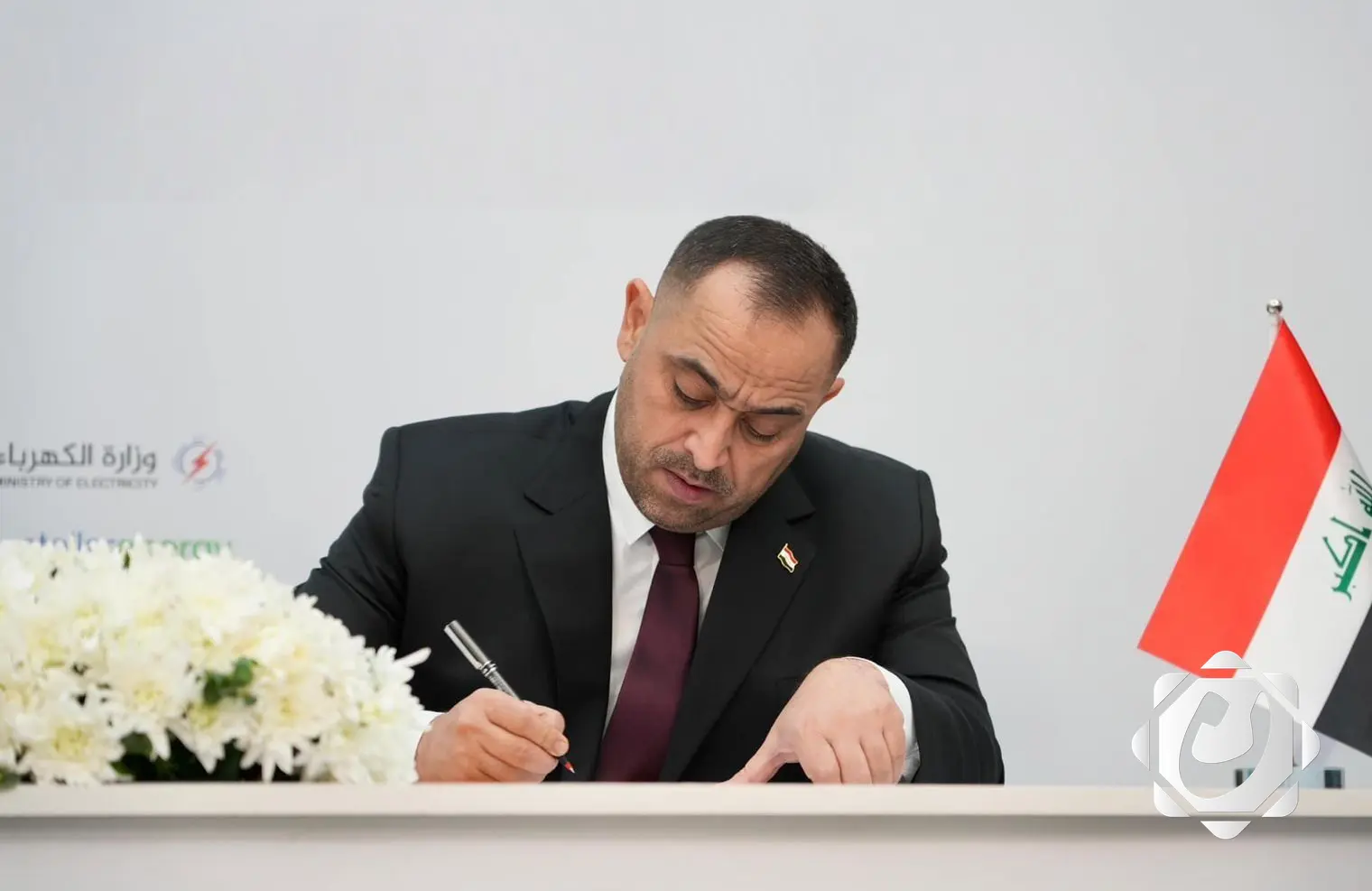 وزير الكهرباء يعلن عن زيادات جديدة في مخصصات منتسبي الوزارة دون تحميل الدولة أعباء إضافية