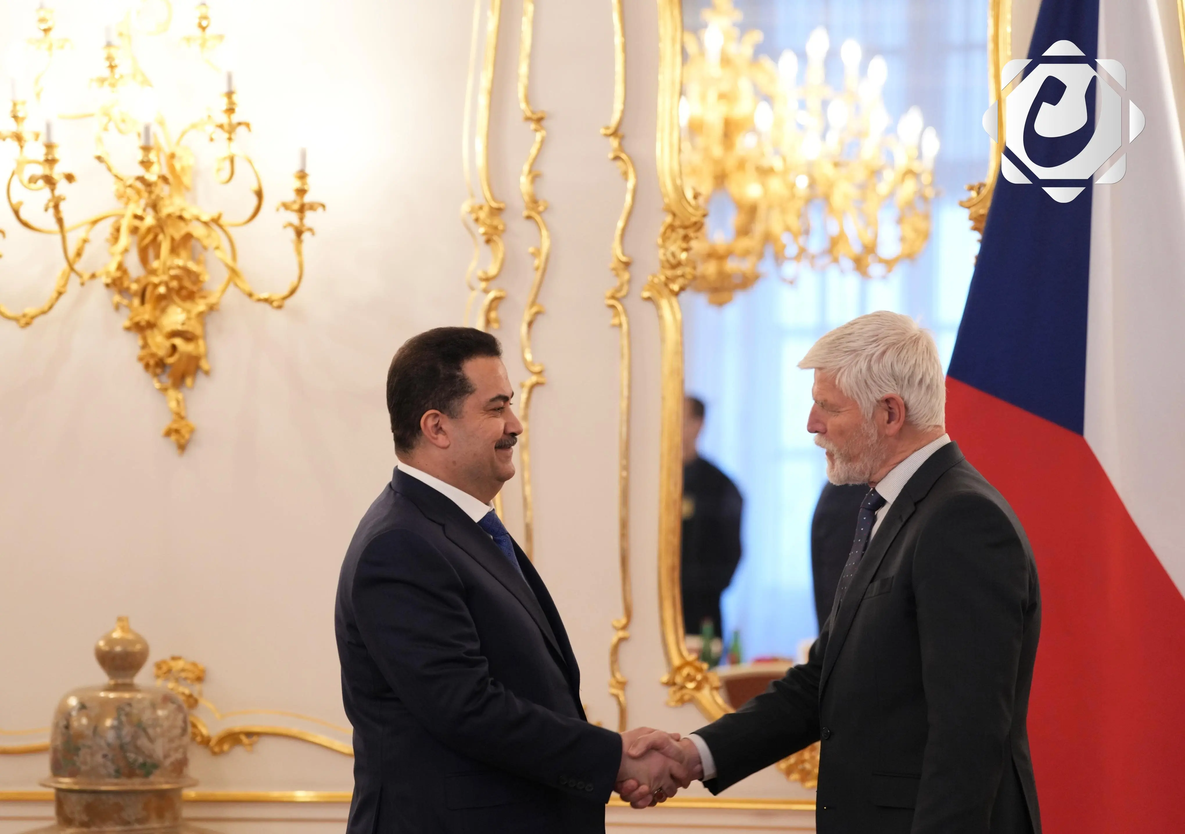 رئيس الوزراء السوداني يغادر إلى ألمانيا بعد زيارة براغ الرسمية