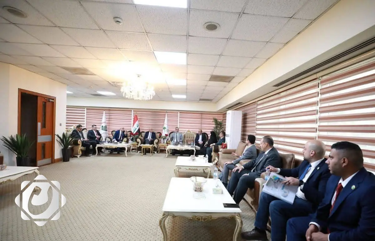 وزير الصحة يؤكد ضرورة توفير خدمة لمعلومات أسعار الأدوية للمواطنين