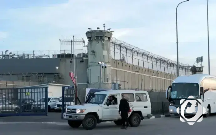 وصول حافلات الأسرى الفلسطينيين إلى رام الله في صفقة تبادل جديدة