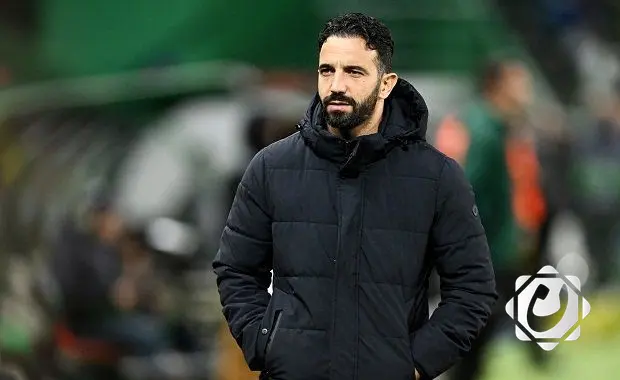 مدرب مانشستر يونايتد يواجه تحديات متعددة بعد خسارة جديدة