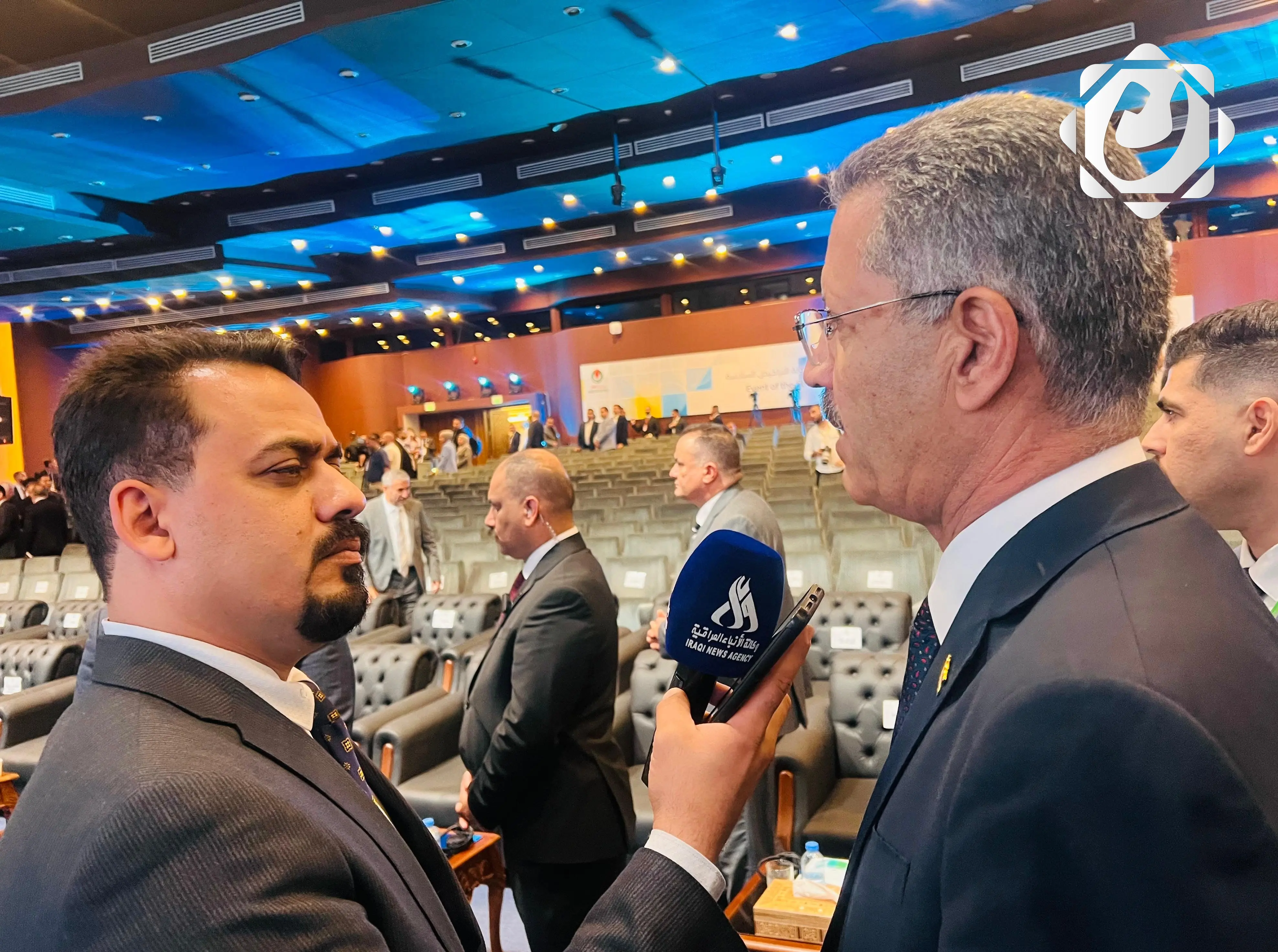 وزير النفط يعلن عن استيراد 600 مليون قدم مكعب من الغاز المسال لتعزيز الطاقة الكهربائية