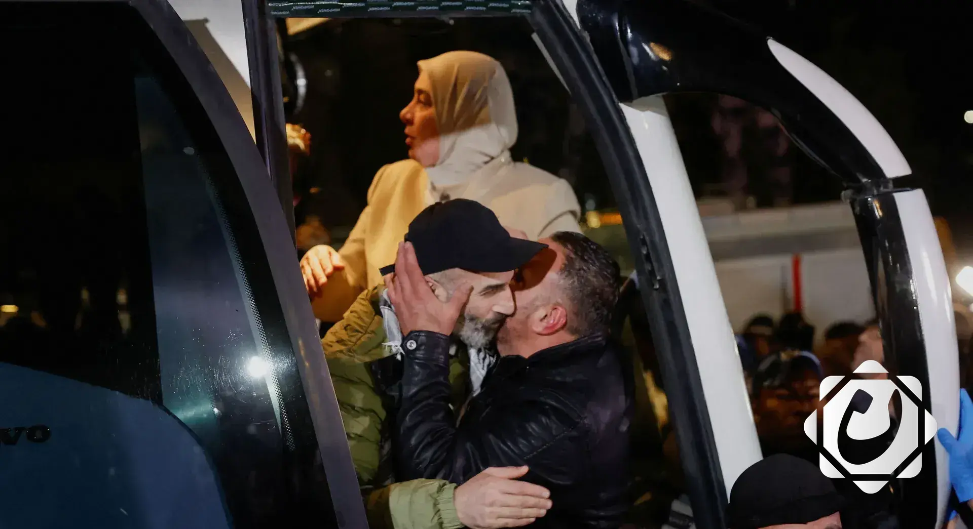 استقبال 97 أسيرًا فلسطينيًا في معبر رفح بعد الإفراج عنهم من السجون الصهيونية