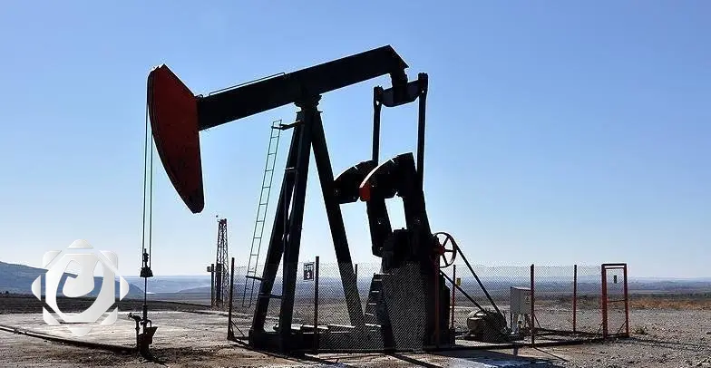تراجع أسعار النفط في الأسواق العالمية: أسباب وآثار