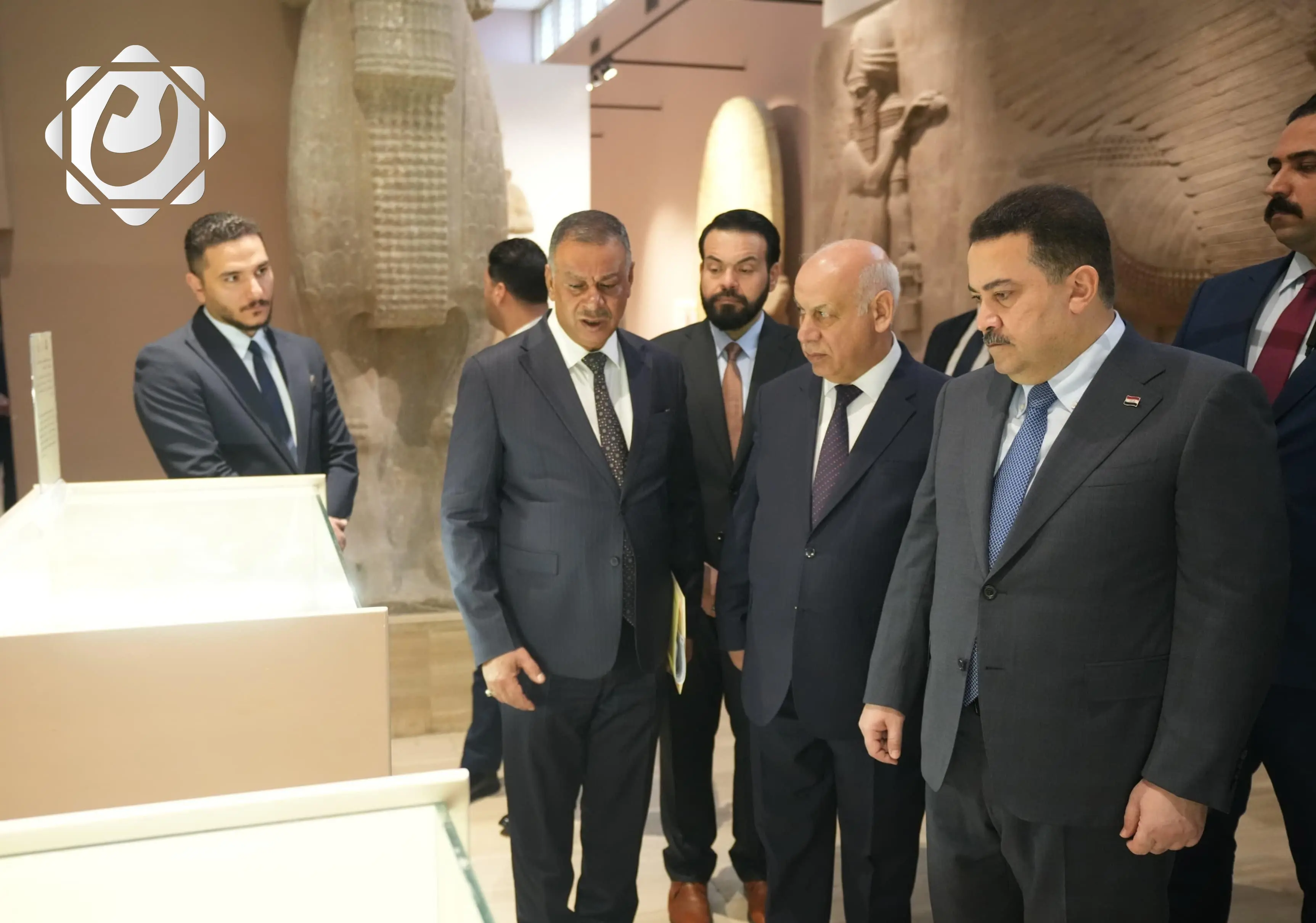 رئيس الوزراء السوداني يتفقد الآثار العراقية المستردة في المتحف العراقي