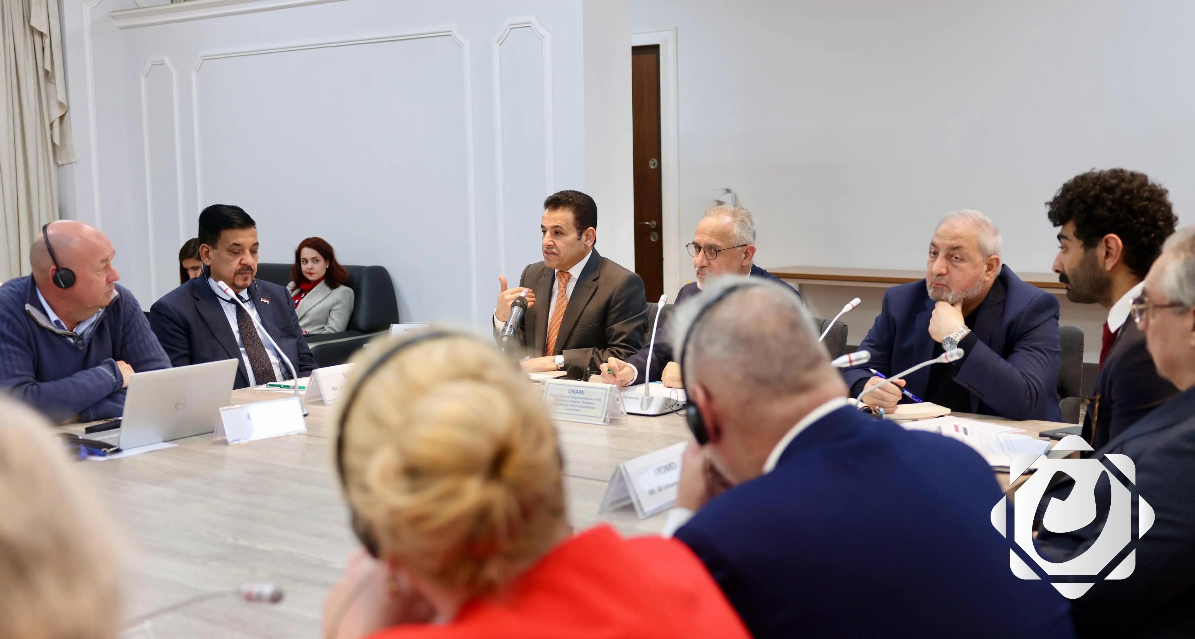 الأعرجي يناقش تداعيات تعليق الدعم الأمريكي للمنظمات الإنسانية في بغداد