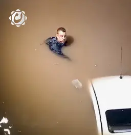 وزير الداخلية يكرم أبطال مرور الرصافة لإنقاذهم مواطناً من الغرق