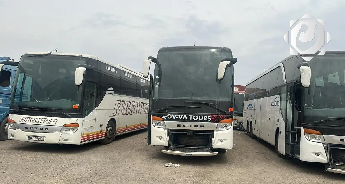 ضبط 6 باصات مخالفة للموديل المسموح به في ميناء أم قصر الأوسط