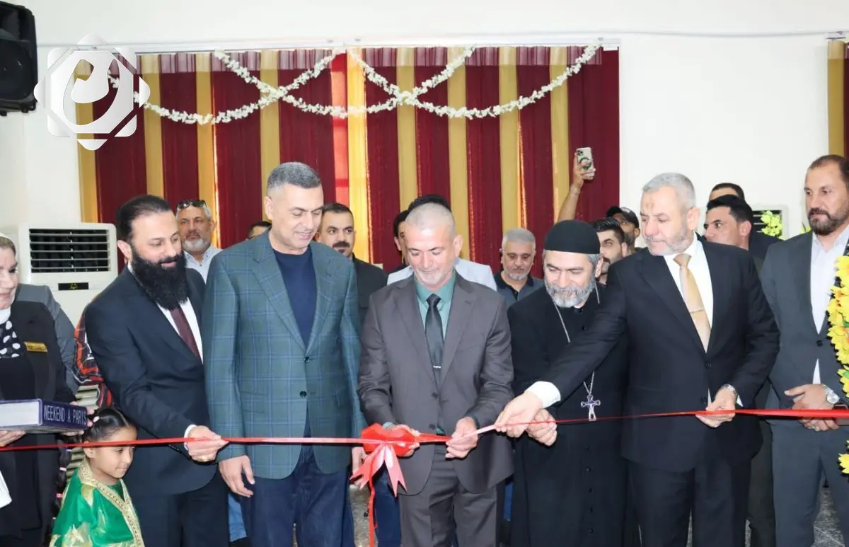 افتتاح المعرض الفني السنوي للخط والرسم والزخرفة في البصرة برعاية وزير التربية