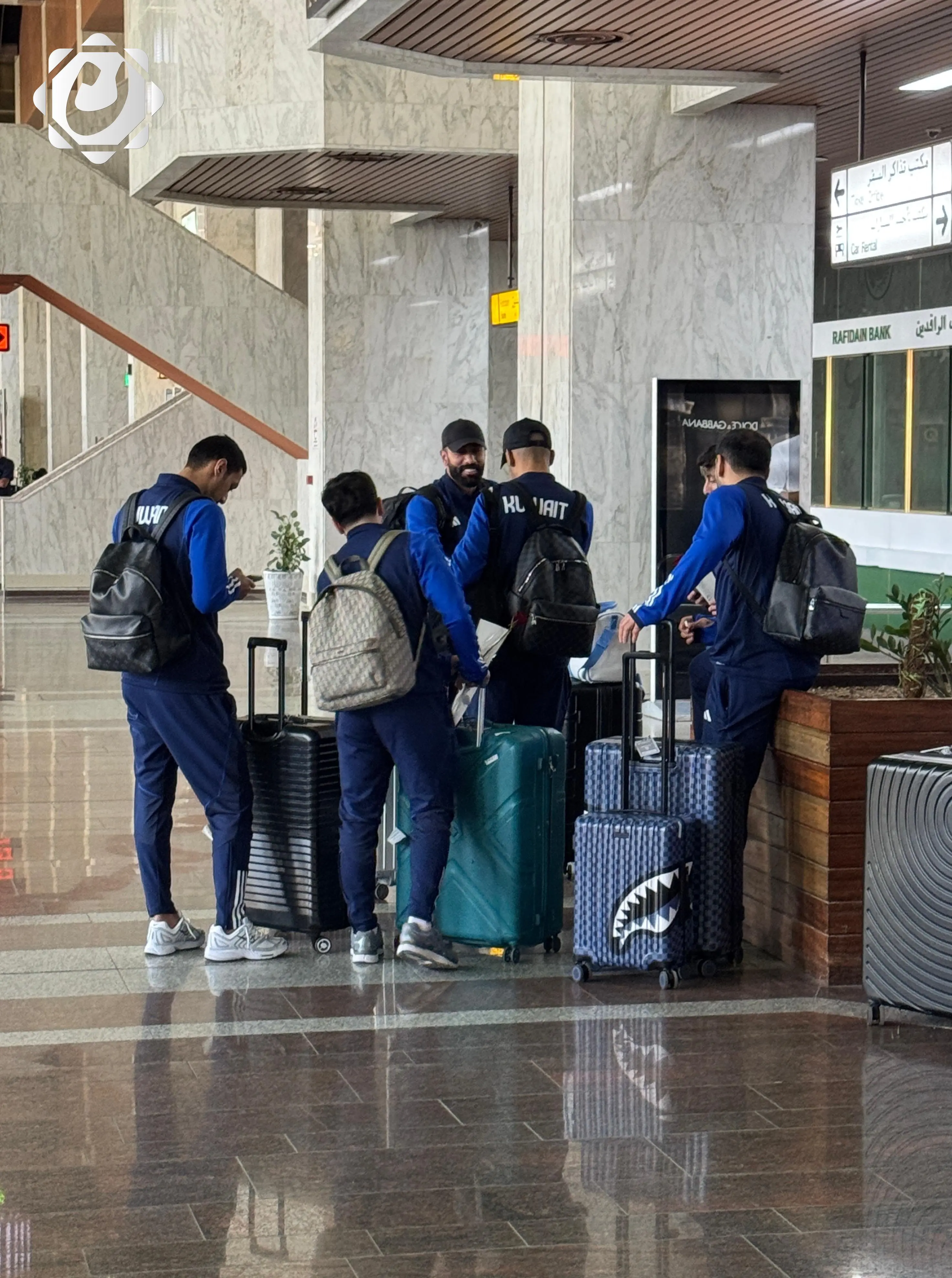 لحظة تاريخية: وصول منتخب الكويت إلى مطار البصرة الدولي استعدادًا لمواجهة حاسمة