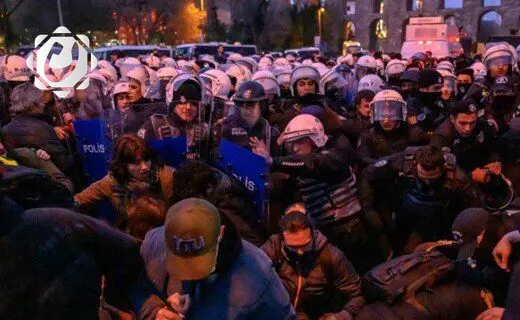 تظاهرات حاشدة في إسطنبول: السلطات تستخدم خراطيم المياه لتفريق المحتجين