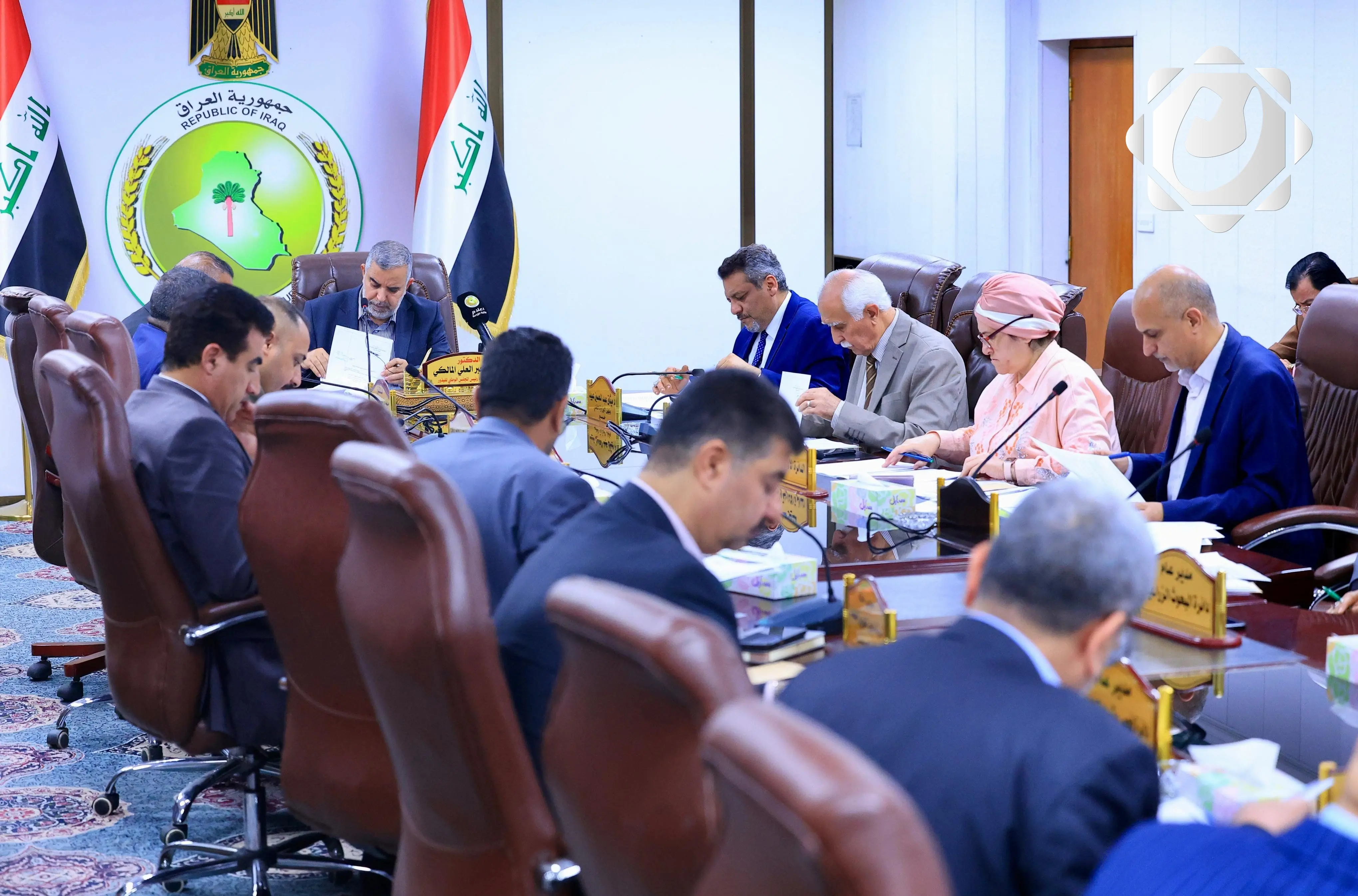 وزير الزراعة يعلن بدء استلام 160 ألف طن من بذور الحنطة للموسم الزراعي