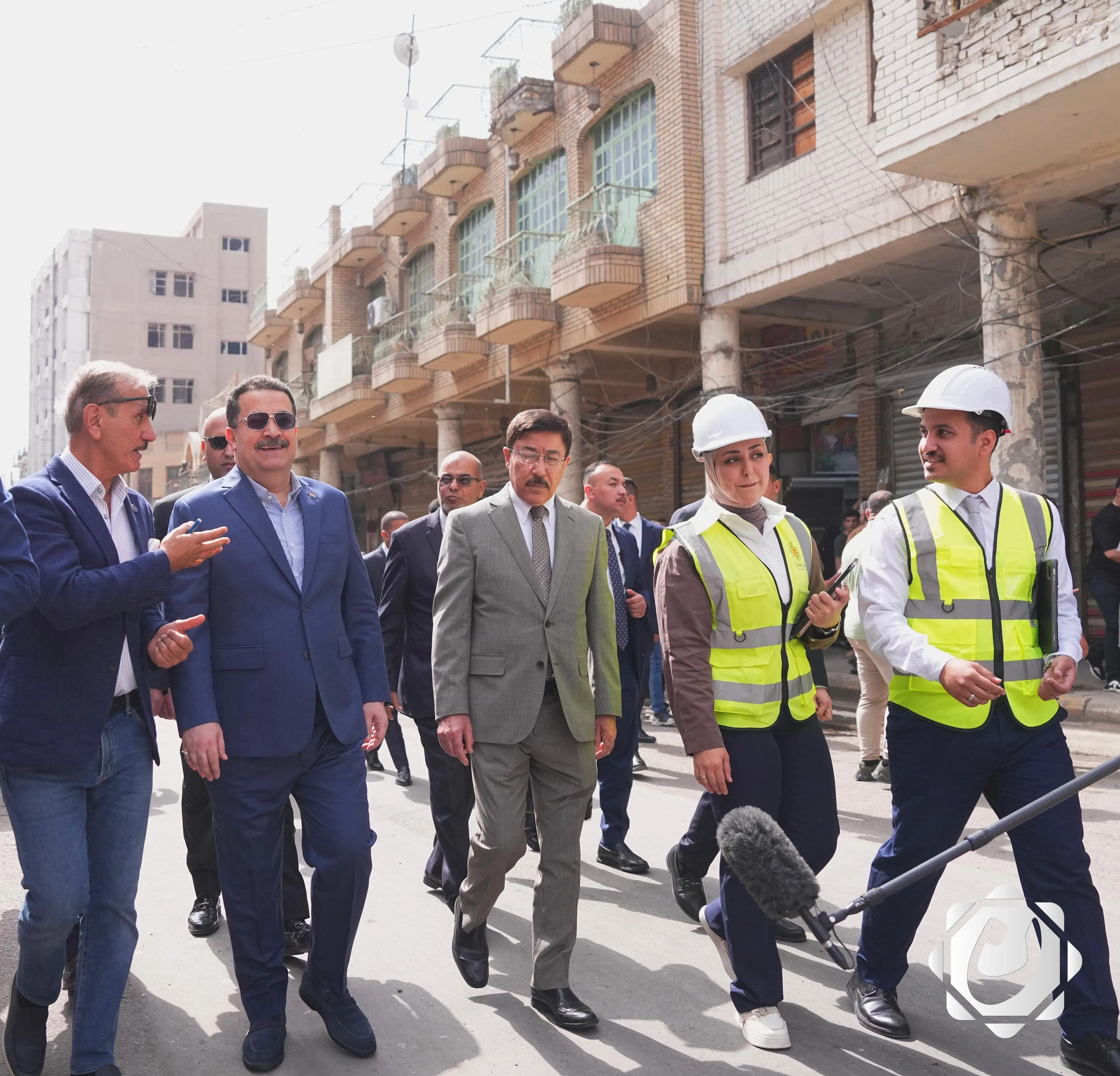 رئيس الوزراء السوداني يتفقد أعمال تأهيل شارع الرشيد