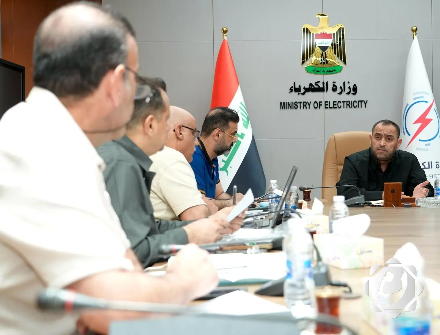 وزير الكهرباء يؤكد أهمية الالتزام بمواعيد إنجاز المشاريع قبل الصيف