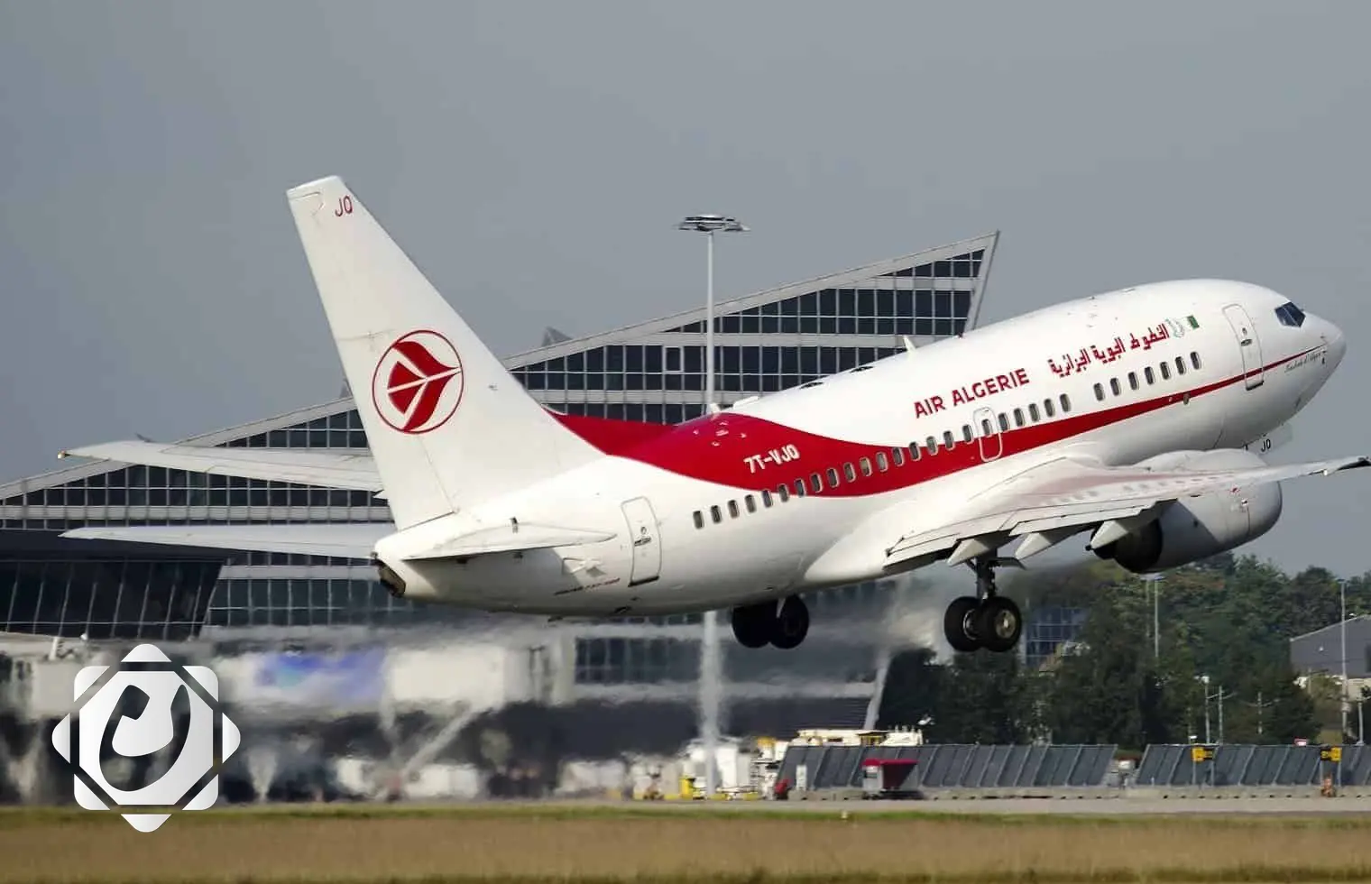 الجزائر تغلق أجواءها أمام الرحلات إلى مالي