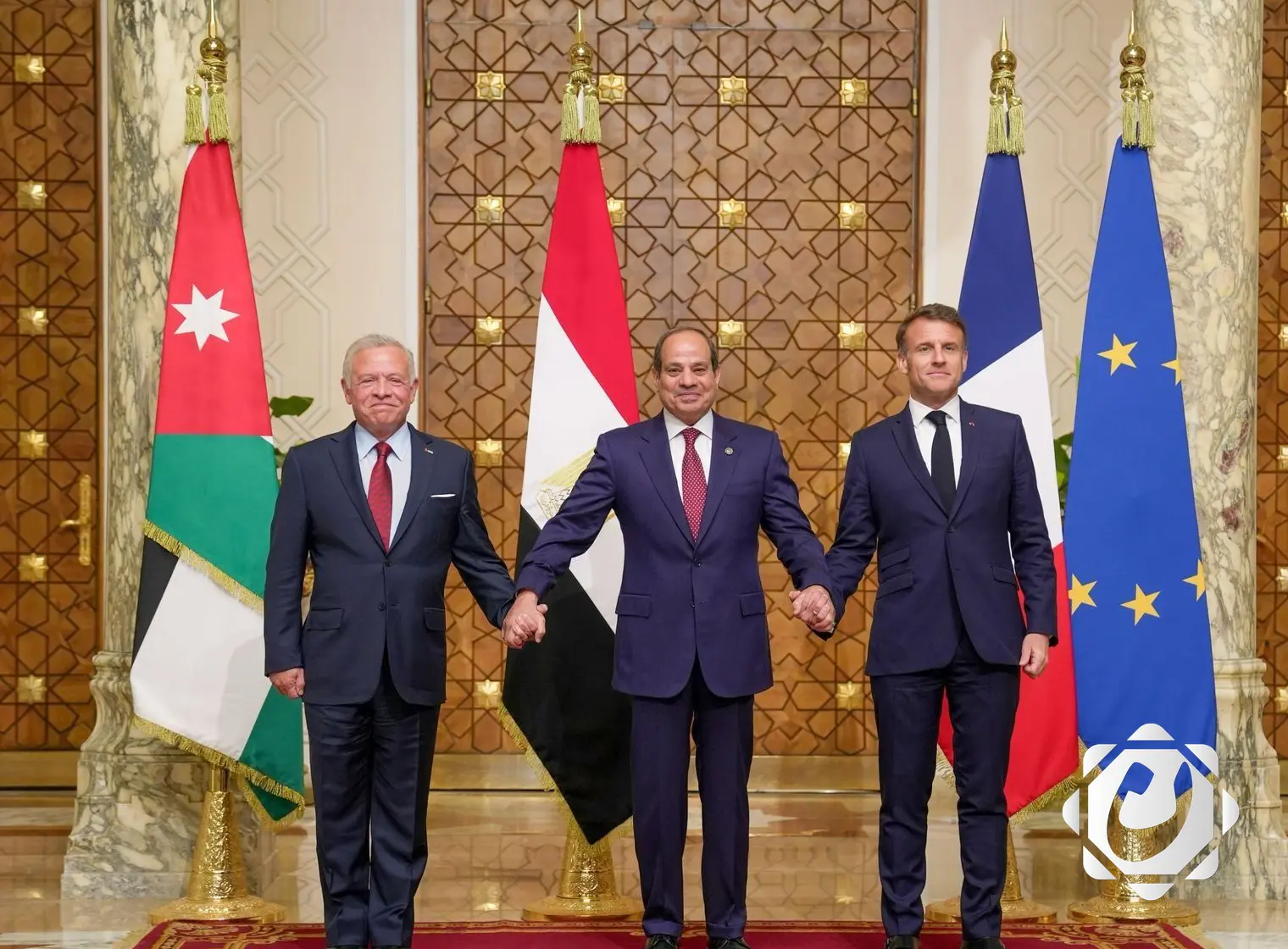 قمة القاهرة تؤكد على ضرورة وقف إطلاق النار في غزة وتوحيد الجهود الإنسانية