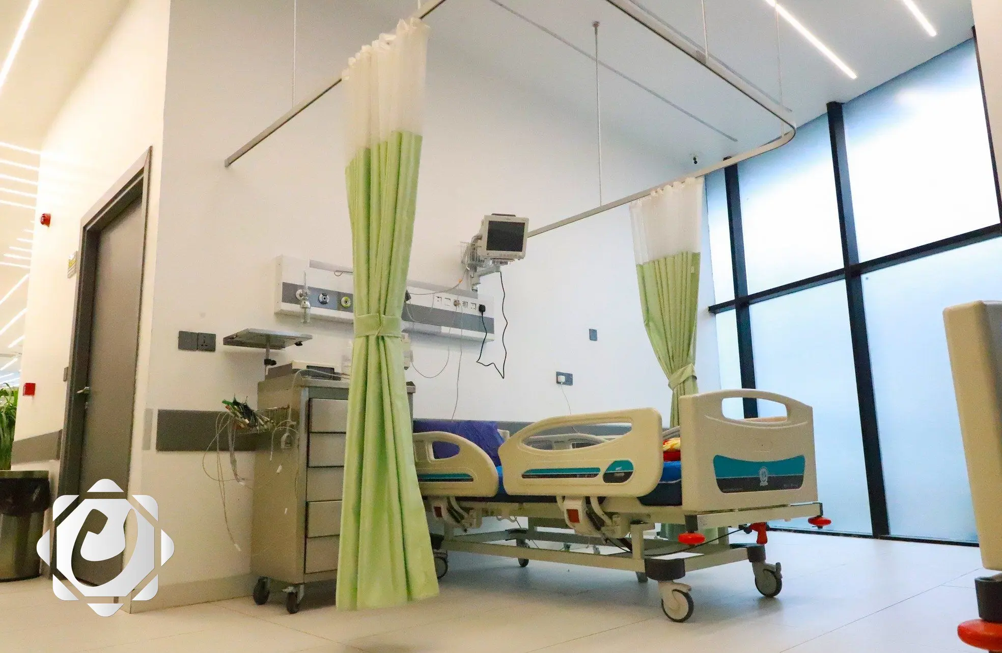 قانون الضمان الصحي: تعزيز الخدمات الطبية وتقليل الرحلات العلاجية إلى الخارج