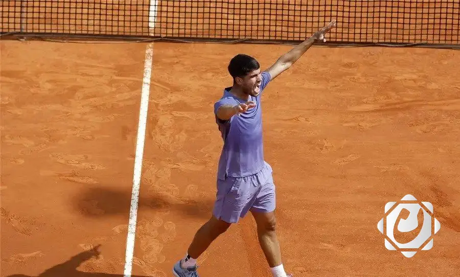 ألكاراز يتأهل لنصف نهائي مونتي كارلو بعد مواجهة مثيرة مع فيلس