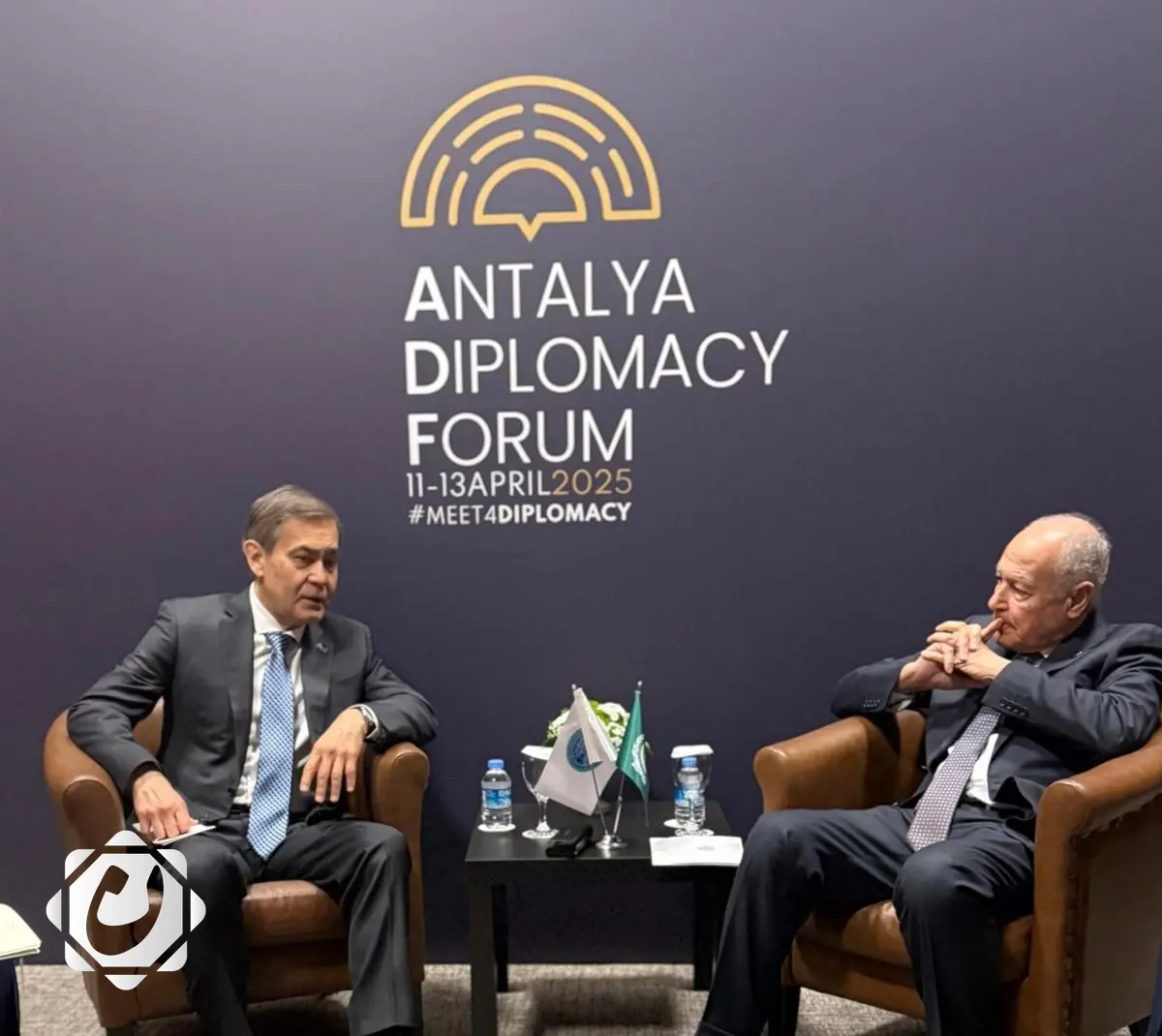 أبو الغيط يلتقي أمين عام منظمة شنغهاي لتعزيز التعاون الثنائي