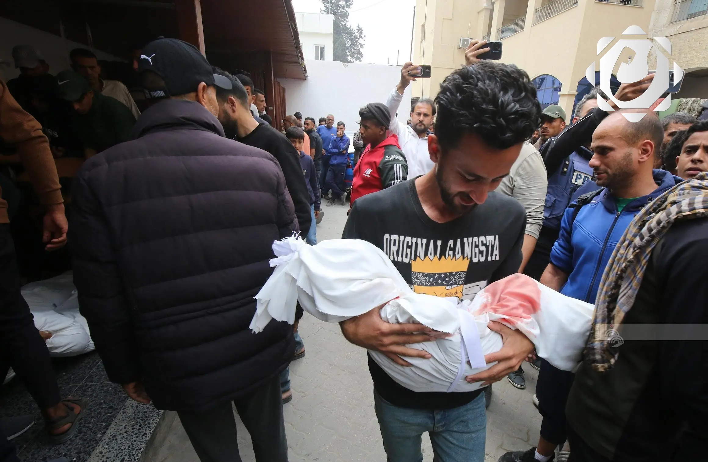 تصعيد خطير: ثلاثة شهداء وعشرات المصابين في قصف للاحتلال على خان يونس