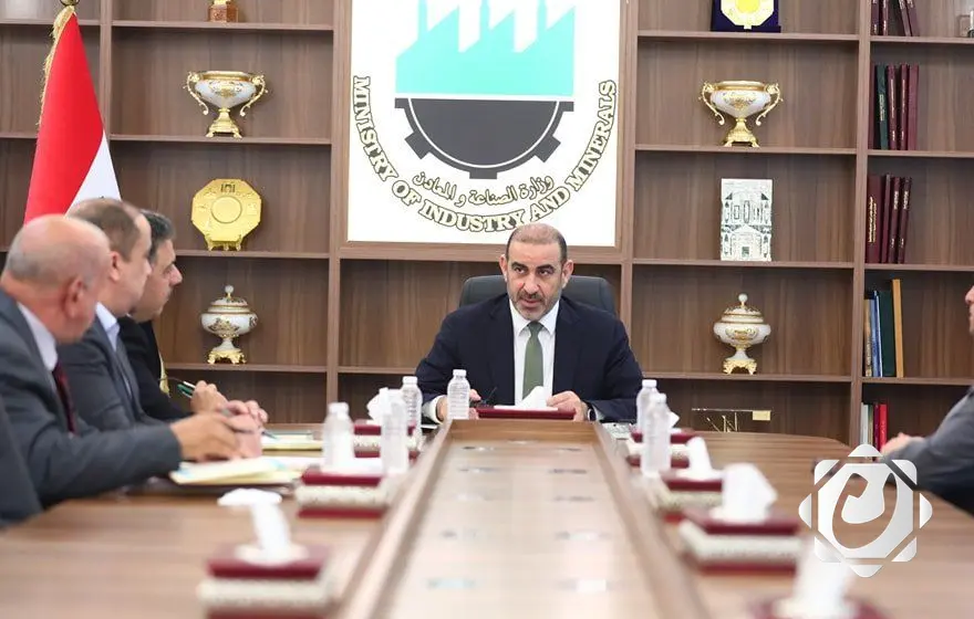 البحث عن فرص تصدير رمال السليكا: وزير الصناعة يؤكد على أهمية الاستفادة من الثروات الطبيعية