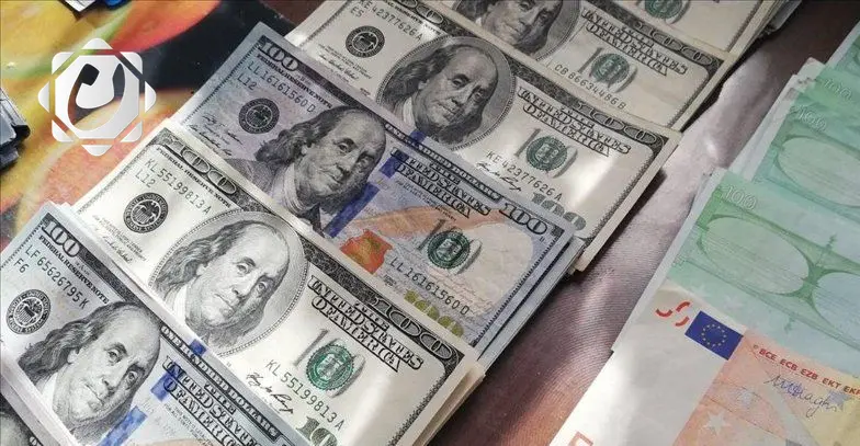 تراجع الدولار أمام اليورو بفعل توقعات قاتمة للاقتصاد الأمريكي