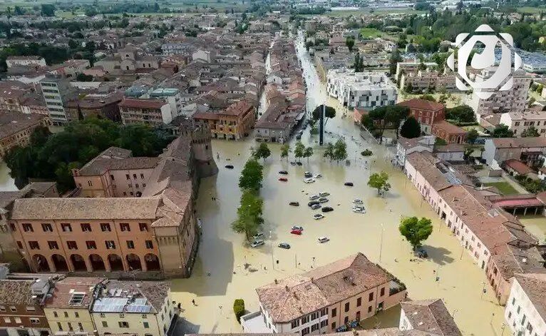 فيضانات عارمة تضرب مدينة تورينو الإيطالية جراء الأمطار الغزيرة