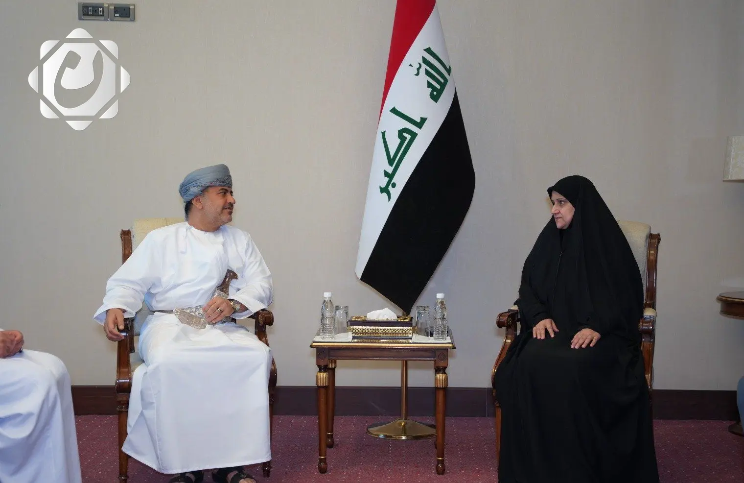 وزيرة الاتصالات العراقية تستعرض مع نظيرها العماني آفاق التعاون في التحول الرقمي