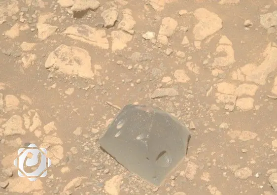 مسبار ناسا يكتشف صخرة غامضة تشبه الجمجمة على المريخ