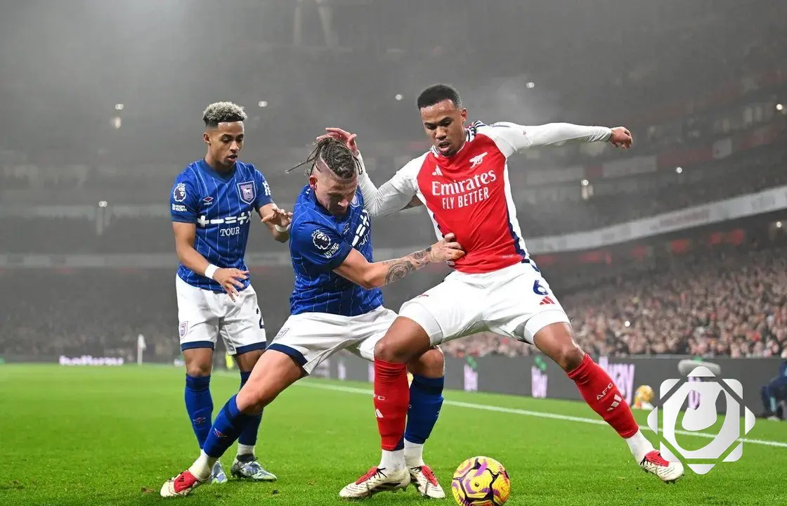 أرسنال وتشيلسي يحققان انتصارات مثيرة في الدوري الإنجليزي