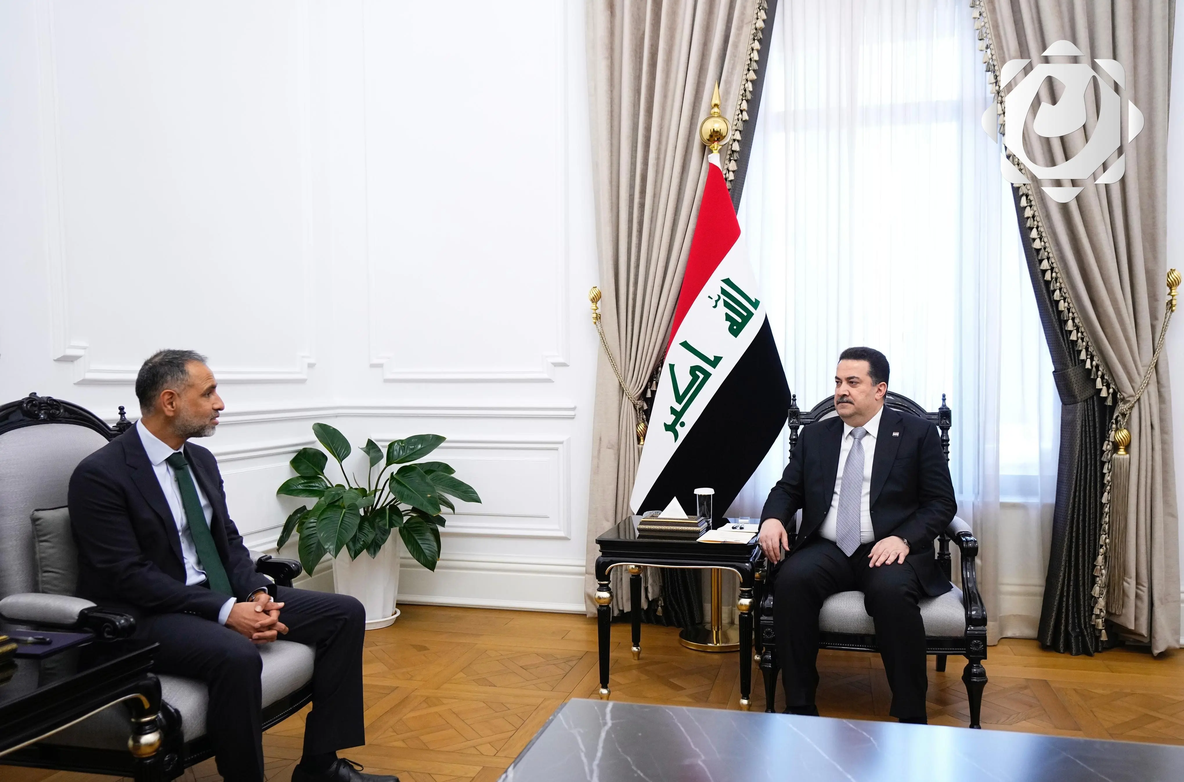 دعوة لتعزيز الحوار: السوداني والسفير البريطاني يناقشان التوترات في المنطقة