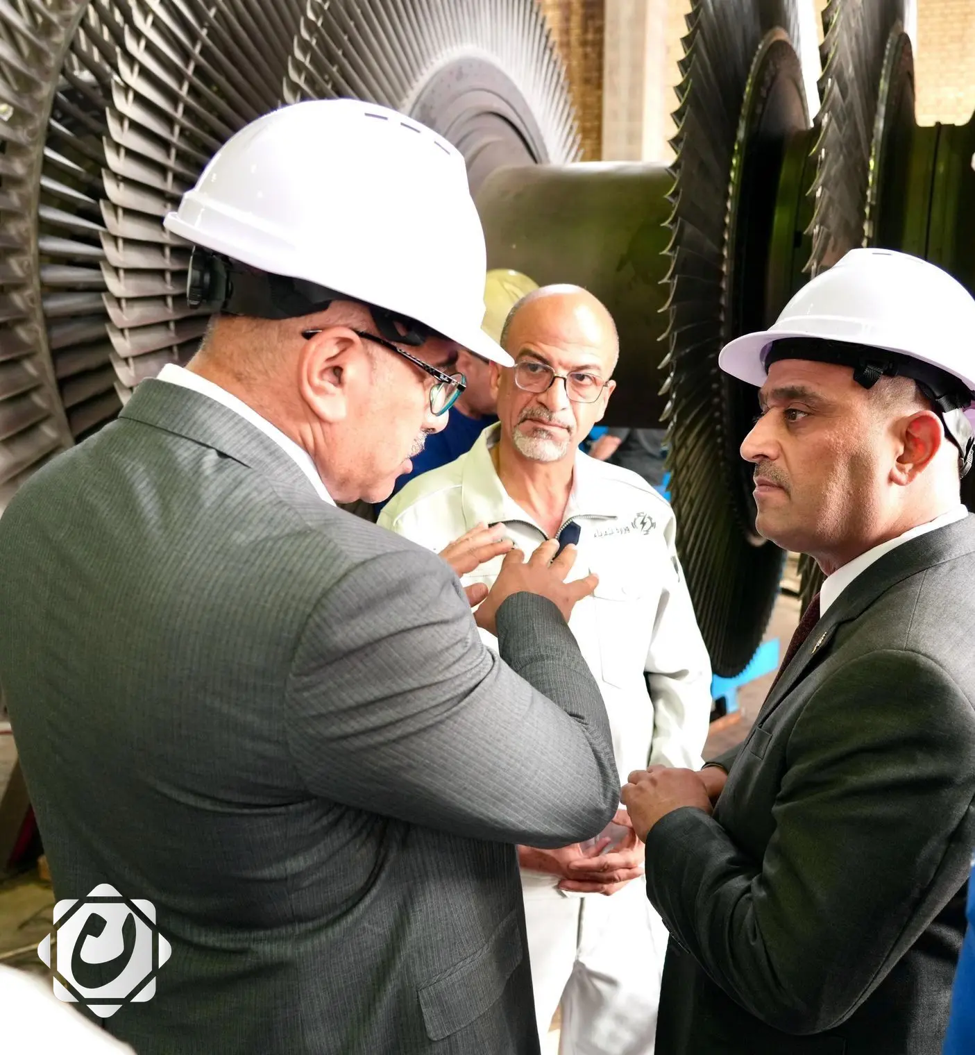 وزير الكهرباء يطالب بسرعة إنجاز صيانة محطة الناصرية الحرارية استعداداً للصيف