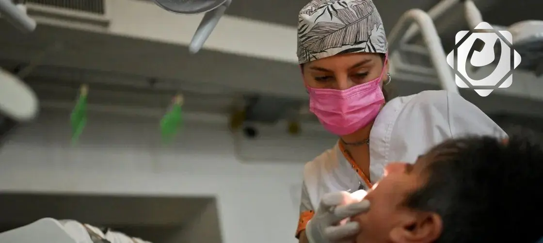 تحذيرات من مخاطر كشط اللسان على صحة القلب