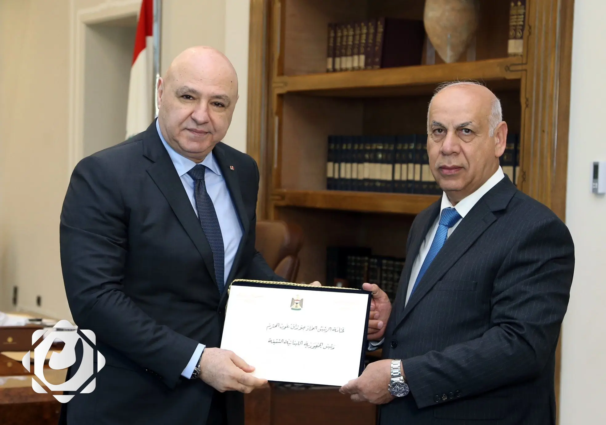 وزير الثقافة يسلم دعوة للرئيس اللبناني للمشاركة في القمة العربية ببغداد