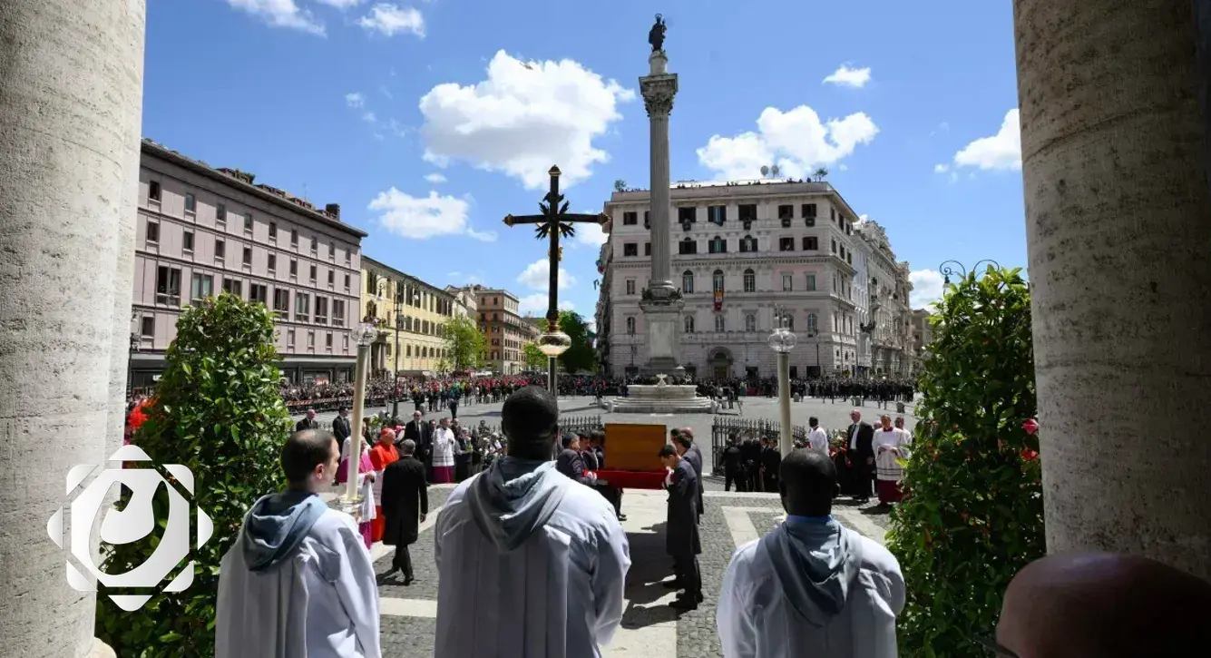 البابا فرنسيس يُدفن والأنظار تتجه إلى خليفته المحتمل